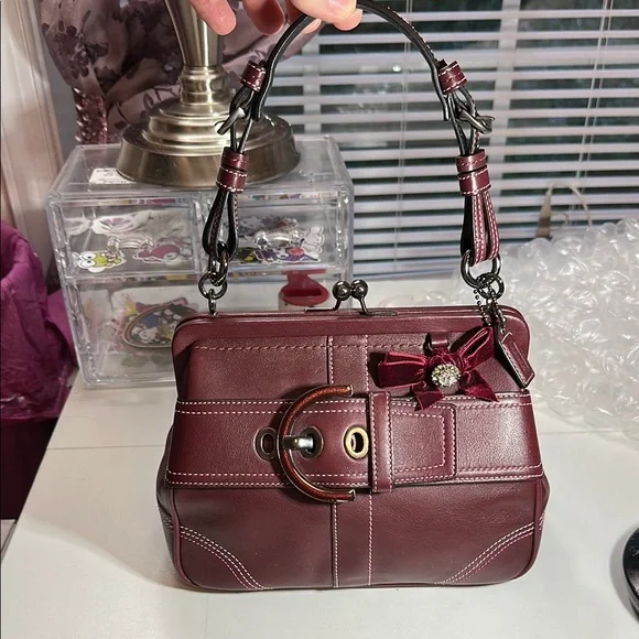 Coach 8A12 SMALL Vintage Soho B Leather Kisslock Tote w/Bow & Rhinestone Detail - Picture 2 of 7